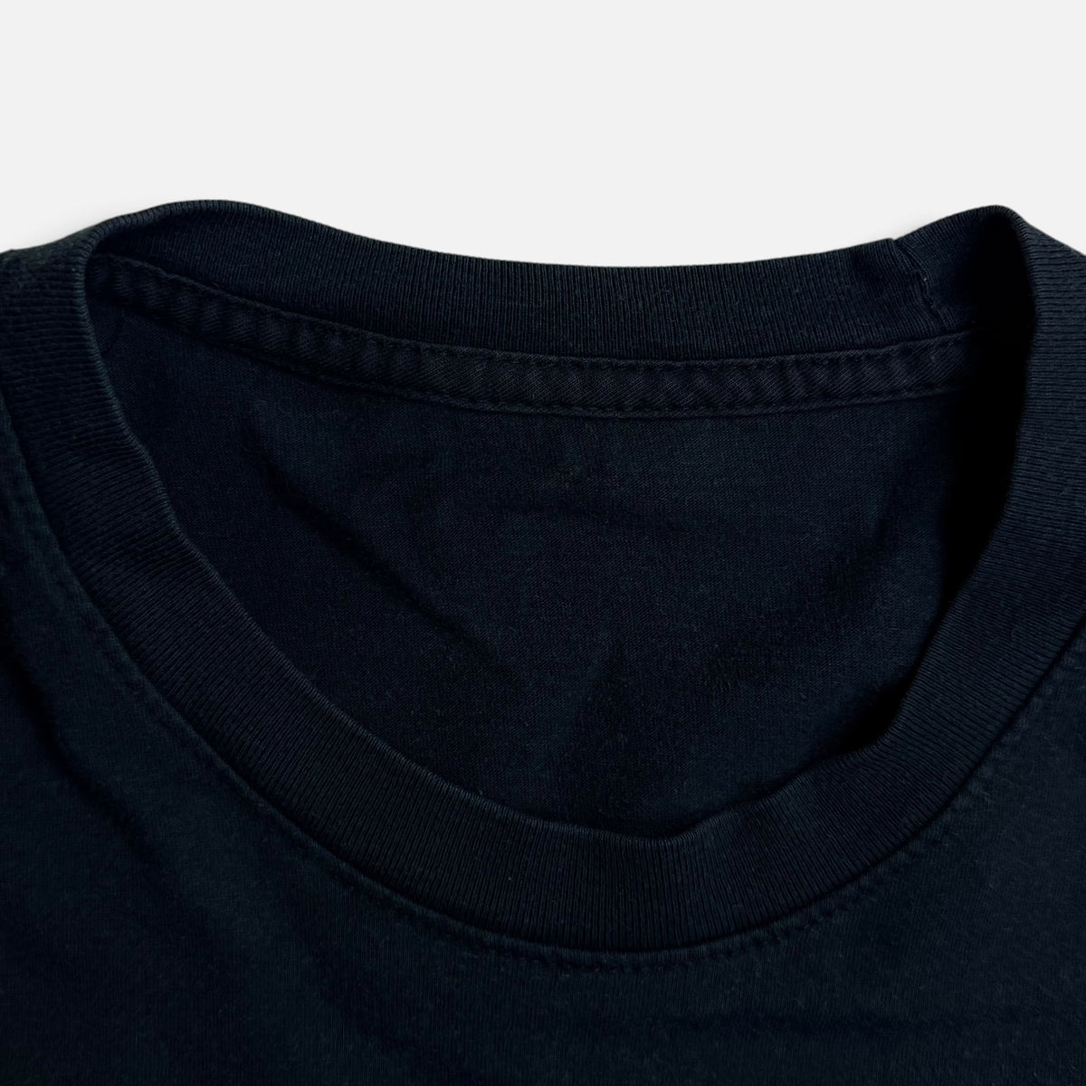 Chrome Hearts Scroll Logo Pocket T-Shirt Vintage – cumpără online de la V STEALS cu livrare rapidă în România – mărimi M