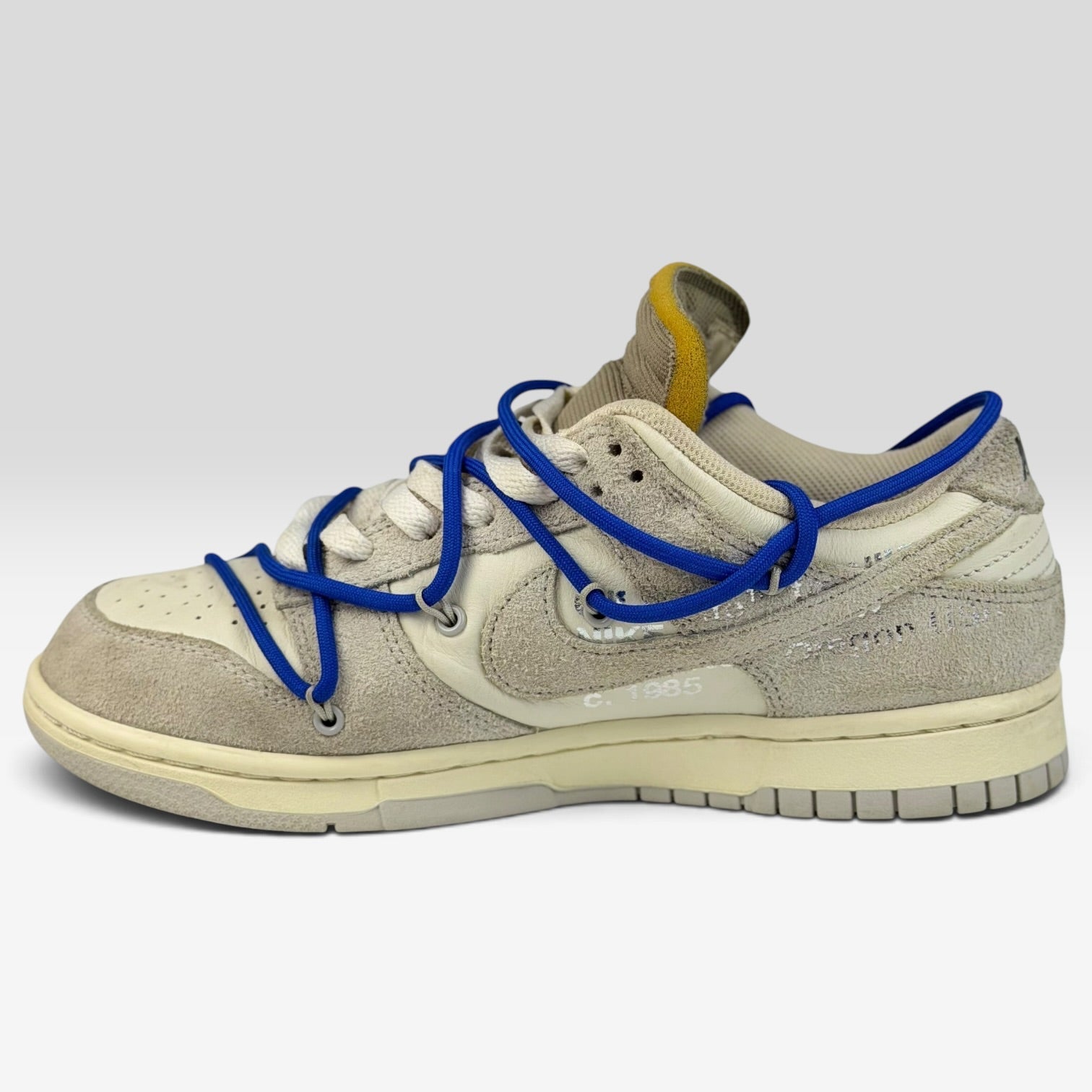 V STEALS Nike x Off-White Dunk Low Lot 32 sneaker in beige suede and canvas with signature blue lacing system
