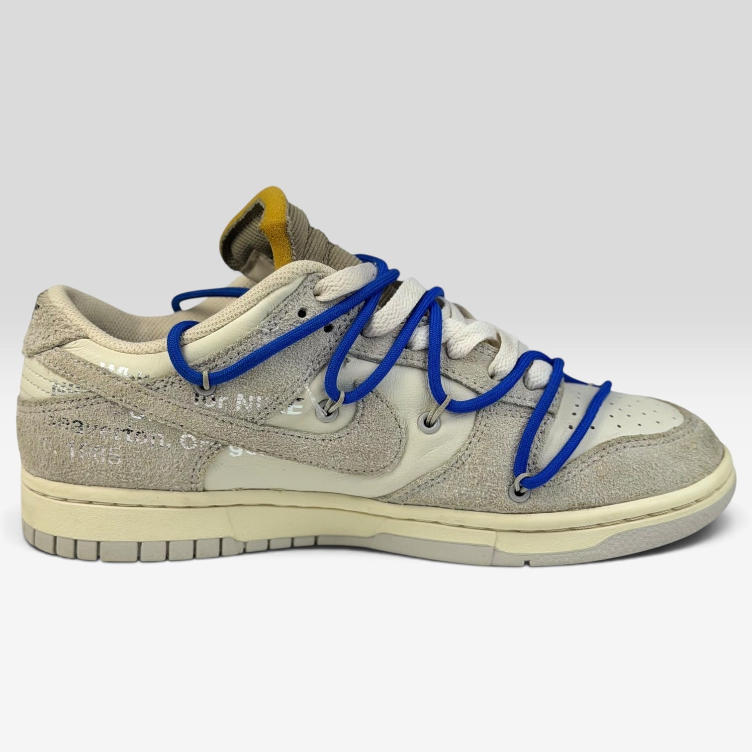V STEALS Nike x Off-White Dunk Low Lot 32 sneakers in beige leather and suede with signature blue lacing system