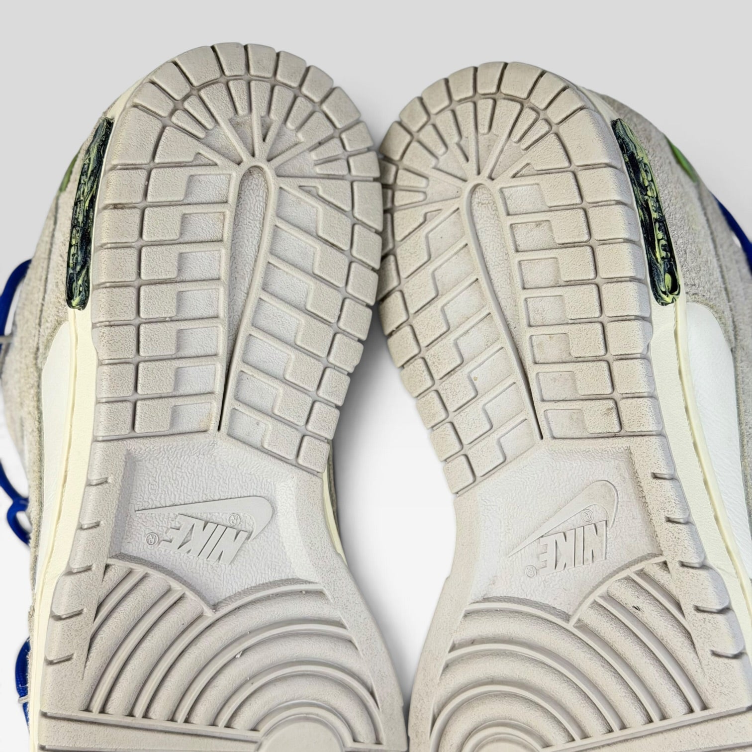 V STEALS Nike x Off-White Dunk Low Lot 32 sneaker outsoles showing grey rubber tread pattern and aged detailing