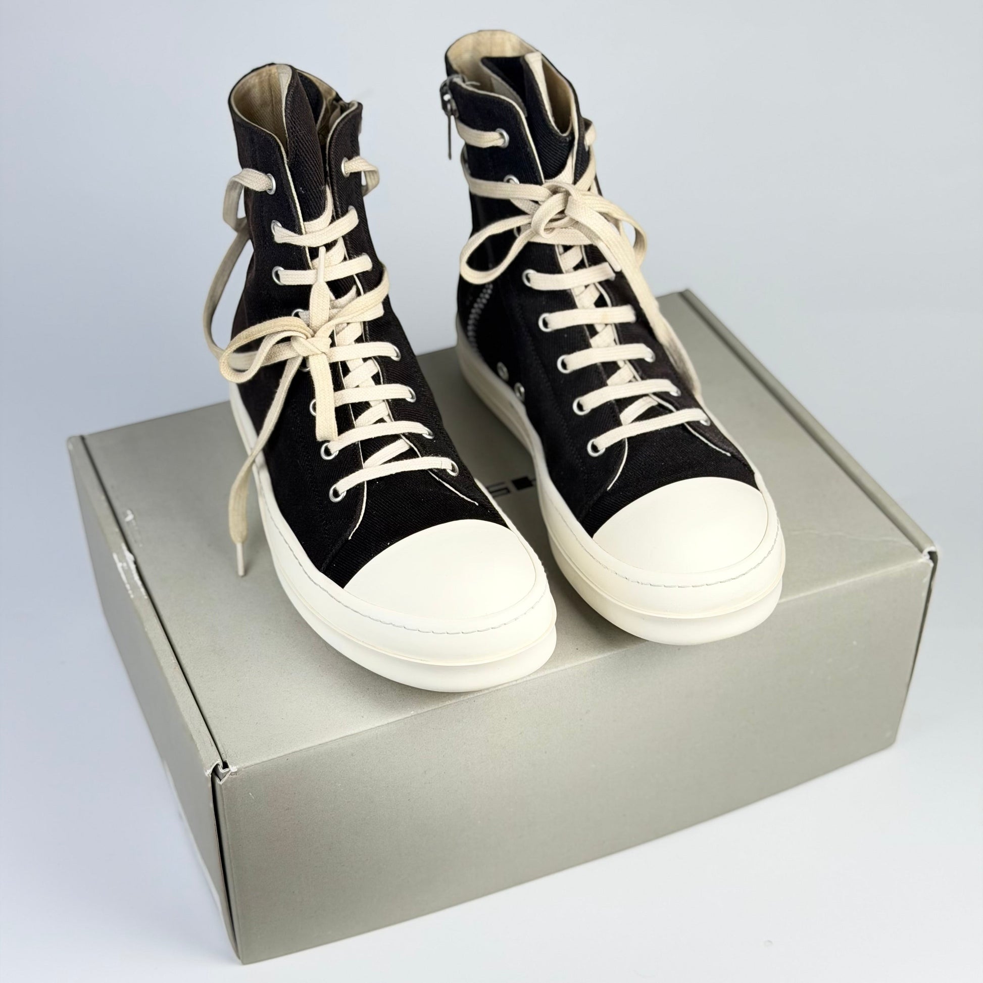 V STEALS Rick Owens Ramones high-top sneakers in black canvas with oversized eyelets and white rubber toe caps.